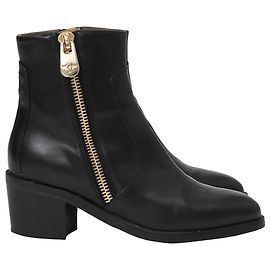 Botas de tornozelo de salto bloco com zíper duplo e logo CC da Chanel em couro preto Preto