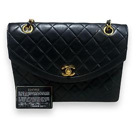 Vintage 1986’ CHANEL Round Flap Shoulder Bag Black Red