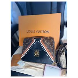 Louis Vuitton-Pochette Metis Brogue-Brown