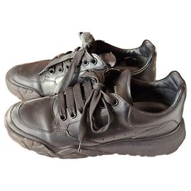 Alexander McQueen Sandalen aus Leder Schwarz 39 Schwarz