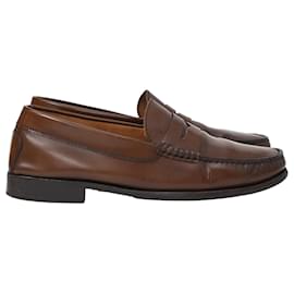 Tod's- Tod's Logo-Embossed Polished Loafers in Brown Calfskin Leather-Brown