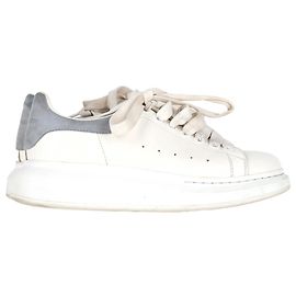 Tênis Oversized Alexander McQueen em couro branco e camurça Branco Cru