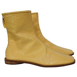 Acne Studio Berta Square-Toe Grained Boots in Yellow Patent-Leather Yellow Camel
