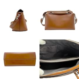 Fendi-Sac à main en cuir marron Fendi-Marron