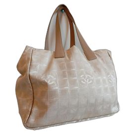 Chanel Travel Line Blanc cassé