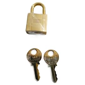 Hermès neuer goldfarbener Stahlvorhängeschloss mit 2 Schlüsseln für Birkin und Kelly. Gold hardware