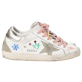 Tênis Golden Goose Superstar com charms em couro branco Branco