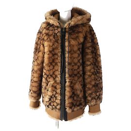 Casaco com capuz de shearling marrom COACH Lamb Marrom