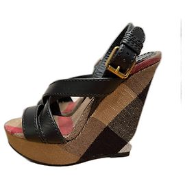 Burberry Warlow Wedge Sandal Brown Black Red
