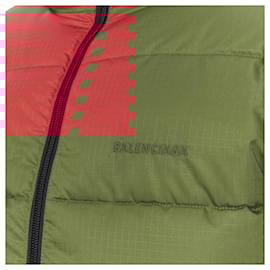 Balenciaga-Jaqueta puffer cropped com zíper e logo em nylon xadrez Balenciaga Demna-Vermelho