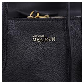 Alexander Mcqueen-Alexander McQueen Medium Skull Padlock Tote in Black Leather-Black