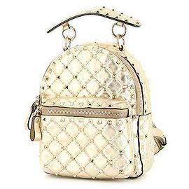 Valentino Garavani Sac à dos mini Rockstud Valentino en cuir doré Doré Métallisé