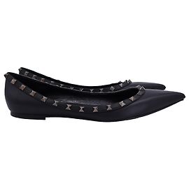 Valentino Garavani Ballerine a punta affilata Valentino Rockstud in pelle nera Nero