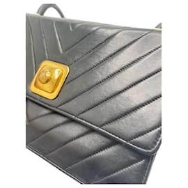 Chanel-Chanel Vintage 90’s CC Medium Black Chevron Lambskin Crossbody Classic Flap Bag 24K Plated GHW-Black,Dark red,Gold hardware