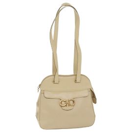 Bolsa de Ombro Gancini em Couro Bege Dourado Auth 91285 de Salvatore Ferragamo Bege Dourado