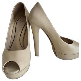 Gucci Leather Heels Beige Beige