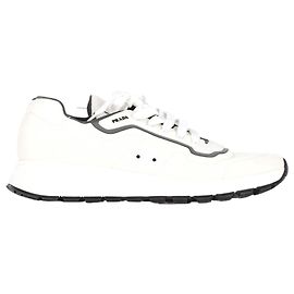 Sneakers basse Prada in pelle bianca Bianco