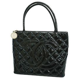 Chanel Medaillon Black