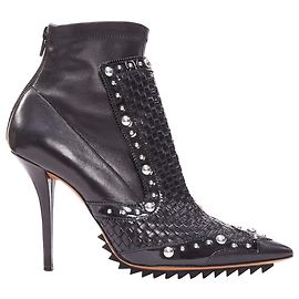 Botas de tornozelo pontudas em couro trançado com studs prateados da linha Iron da Givenchy Prata Metálico
