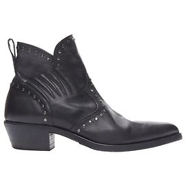 Bota ankle western em couro Dakota com studs Saint Laurent Preto