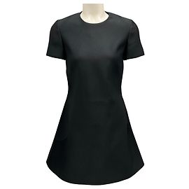 Marc by Marc Jacobs Robe en satin noire à manches courtes évasées Noir