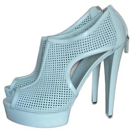 Talons ouverts perforés blancs Gucci Blanc