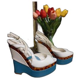 Gucci Leather Platform Sandals White