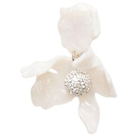 Brincos de flor de acrílico marmorizado com cristais prateados Lele Sadoughi Branco