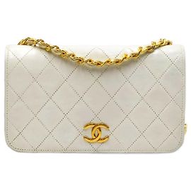 Chanel Clássico Atemporal com Flap Único em Couro Matelassé e GHW 24K Branco