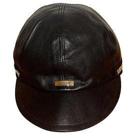 Authentic Gucci Rare Tom Ford Black Lambskin Logo Plate Web Striped Cap Black