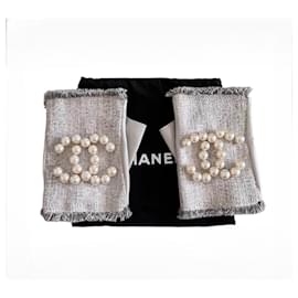 Chanel-Gloves-Cream