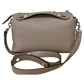 Fendi-Sac à bandoulière moyen Fendi By the Way-Beige