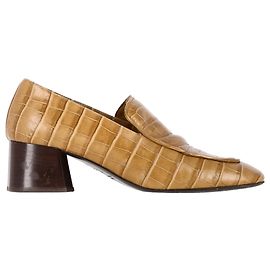 Mocassins à talons en cuir de vachette marron avec embossage crocodile Totême Marron