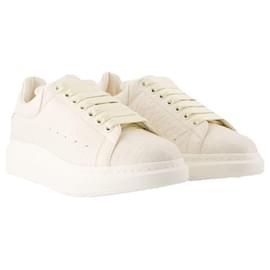 Alexander Mcqueen-Oversized Sneakers - Alexander McQueen - Leather - White-White