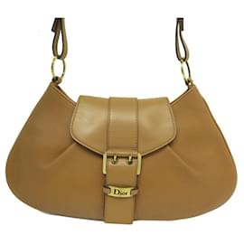 BORSA A MANO VINTAGE CHRISTIAN DIOR CON CHIUSURA A FIBBIA IN CUOIO CAMMELLO DORATO Cammello