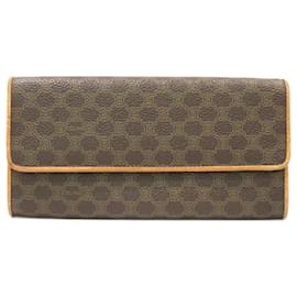 Céline-Céline-Brown