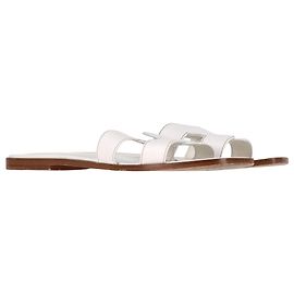 Sandálias planas Hermès Oran em couro de bezerro branco Branco