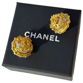 Chanel Orecchini vintage CC in perla finta 1994 Gold hardware