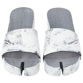 Maison Martin Margiela Holzclogs mit bemaltem Kegelhacke Tabi von Maison Margiela Weiß