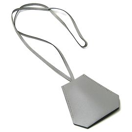 Colar pendente de chave Clochette da Hermès Marrom