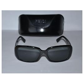 Fendi-sunglasses-Black