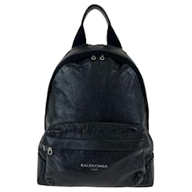 Balenciaga-Balenciaga Leather Essential Crinkle Backpack-Black