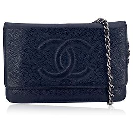 Chanel Cartera Woc de cuero caviar azul con logo CC Azul