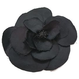 Broche Chanel vintage camélia Preto