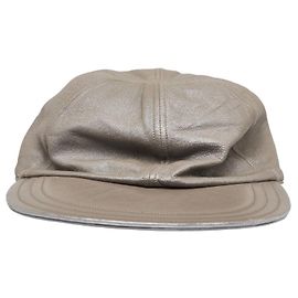 Louis Vuitton Lederkappe grau Grau