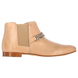 Botas de tornozelo em couro marrom com detalhe de corrente da Tod's Marrom