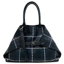 Akris Navy / Schwarz / Weiß gewobene Lederhandtasche Blau