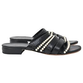 Chanel CC sapatilhas slip-on em couro preto com pérolas Preto