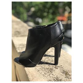 CHANEL Ankle boots T.EU 36 Leather Black