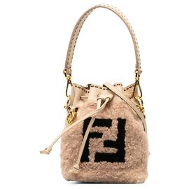 Borsa a secchiello Mini Mon Tresor in shearling rosa di Fendi Rosa